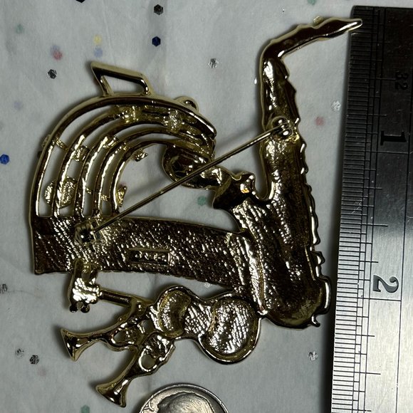 Vintage Signed AJC Gold Musical Brooch Pin Saxophone Guitar Keyboard Music Notes - Picture 4 of 8